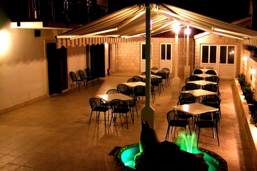 Pansion Knezovic Hotel Baška Voda Екстериор снимка