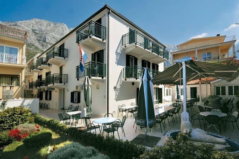 Pansion Knezovic Hotel Baška Voda Екстериор снимка