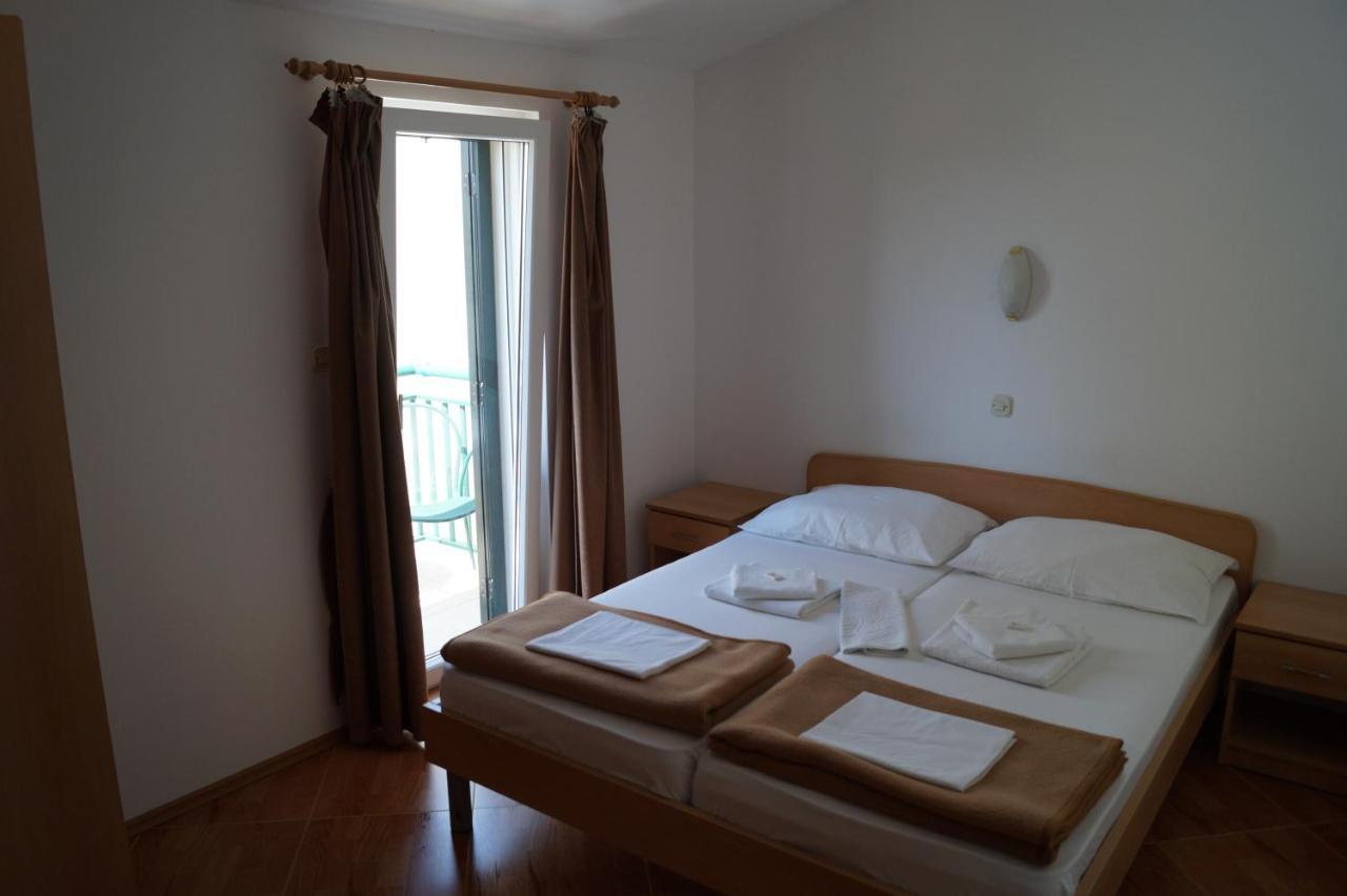 Pansion Knezovic Hotel Baška Voda Екстериор снимка
