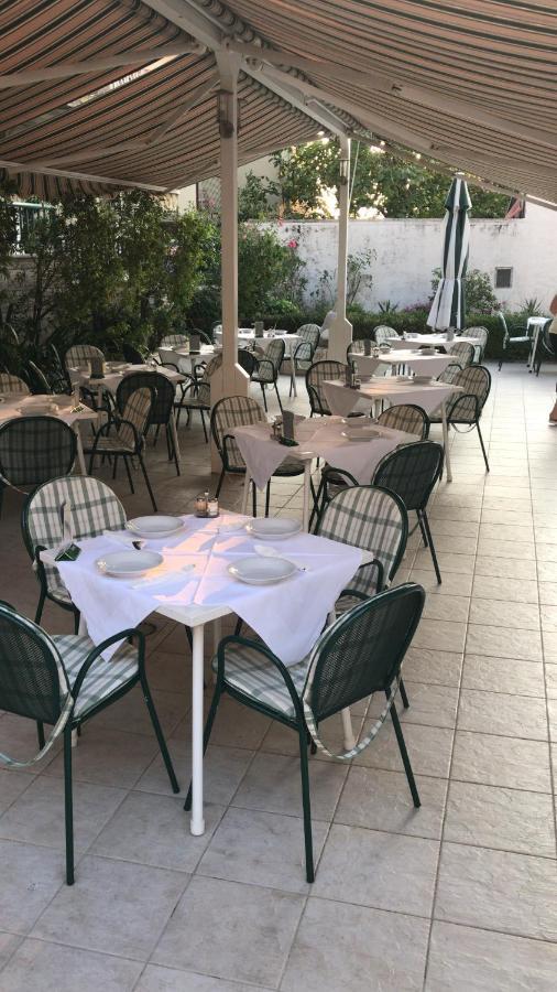 Pansion Knezovic Hotel Baška Voda Екстериор снимка